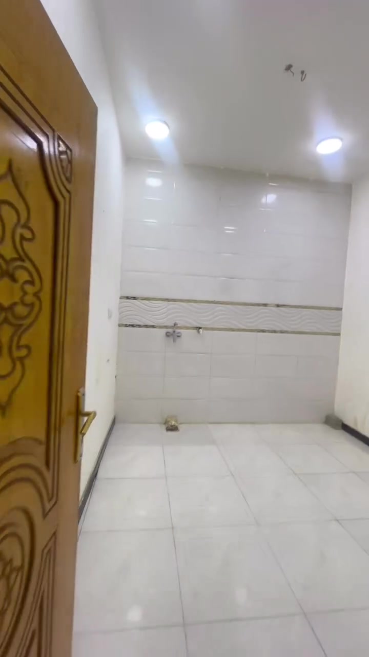 شقه للإيجار بدور الشرطه حديثه ديلوكس
غرفتين وصاله ومطبخ وصحيات الايجار
 400 الف قفل شامل الماء والكهرباء
 للاستفسار : ***********
