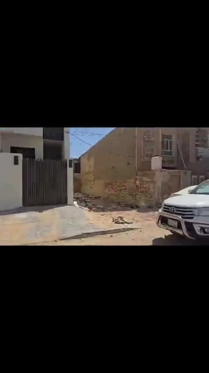 متابعينا الاكارم.
 دار للبيع مساحة 100 متر طولي في حي الجامعة (قطاع 28 )  عرض الشارع ١٥ متر والسعر (مناسب).
 الدار جديد غير مستخدم  ويحتوي على 4 غرف منام مع كافةالملحقات الاخرى . 
 للتواصل 
 *********** 
او زيارة مكتبنا في النجف شارع سلام جامعة مقابل صيدلية الكوخ
