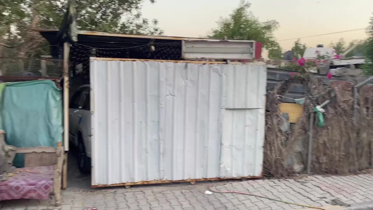 سلام عليكم بيت 200 مساحته اله متخلين فرع دار العراس يدخل عليه وفرع العشرين مدارس اليرانيه اي ستفسار صاحب الدار رقمه 👈*********** هاذي لكدامه من ضمن البيت ليريد يسوي كراج
