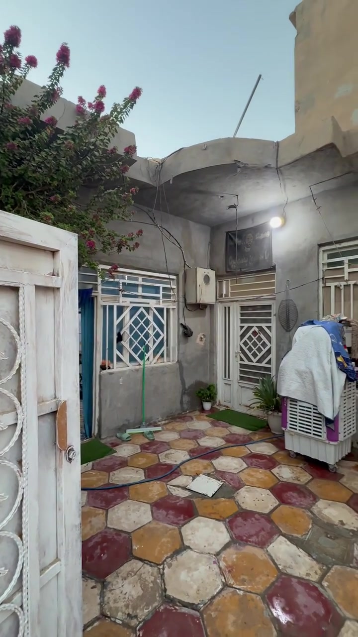 السلام عليكم بيت المساحه ١٧٠ متر زراعي سند ٢٥ 
عنوان البيت كربلاء طوريج شارع ٤٠ النزله الاولى 
التفاصيل داخل الفيديو مراجعه مكتب البراق للعقار  
عنوان المكتب شارع٤٠. مقابيل الطابو 
حيدر *********** 
باسم ***********
