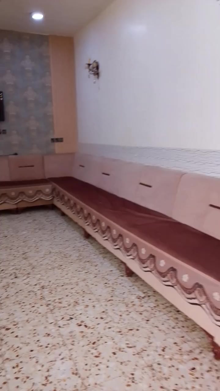السلام عليكم ديوان 11متر للبيع ستعمال شهر السعر 650 الاستفسار على الرقم التالي *********** ومفرشه والبردات ب 50 العنوان حله حي العسكري شارع 80
