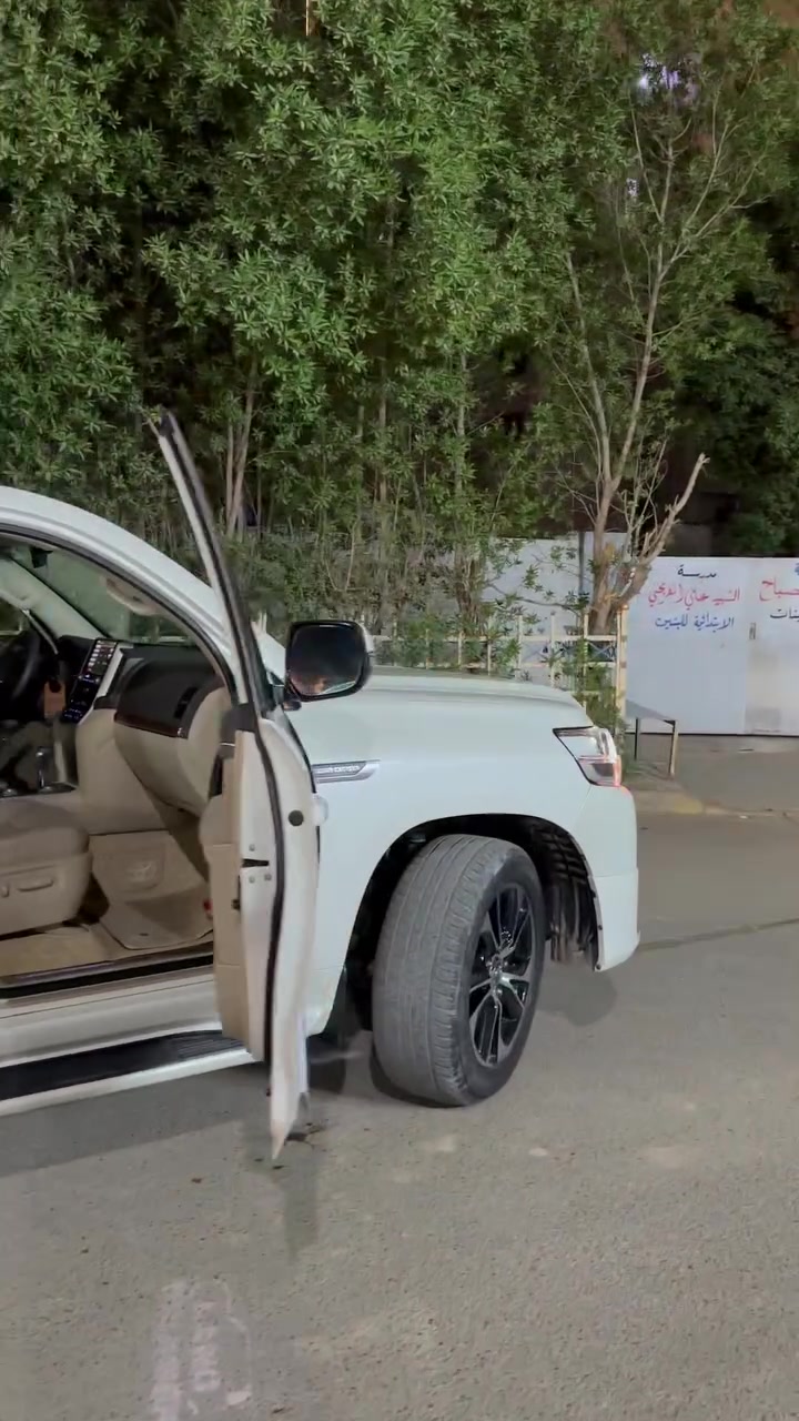 سلام عليكم 
لاندكروزر 2018 بريم اصل لسياره مال جناي
ماشيه 90.000 حقيقي قابل للزيادة
السياره مكفوله ماعده ملاحضات بصيطه
لسياره شادله تخم تاير جديد
رقم بغداد تحويل ثاني يوم
السعر 52 الف وبي مجال
للاستفسار ***********
مكان بغداد البلديات

