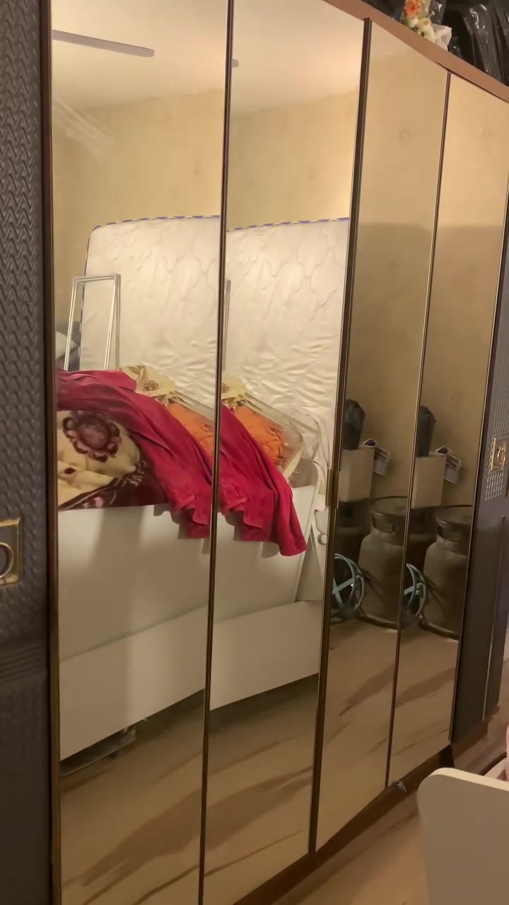 بيع غرفة نوم نفرين مستعمل قليل جداً متكونة من ٧ قطع نظيفة وجديدة انتباه استعمال قليل جدا جدا الشراي يخابر واتس اب او خط ***********
