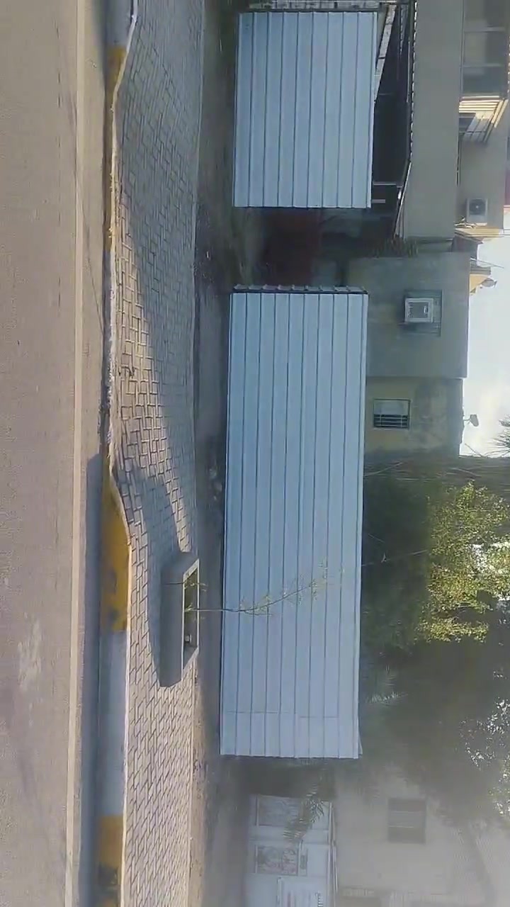 الكتابة
🏡 دار للبيع – طابو صرف وأصولي | موقع مميز
📍 الموقع: حي الرسالة الأولى، بالقرب من ألعاب السيدية
📐 المساحة: 200 م²
📏 الأبعاد: 20 × 10 متر
🏠 نوع العقار: دار قديمة على قطعة أرض  تقع على شارعين
📏 الواجهة: 20 مترًا
✨ مميزات العقار:
✅ طابو صرف وأصولي
✅ ملكية واضحة ومناسبة للبناء والاستثمار
✅ موقع مميز وهادئ، قريب من مختلف الخدمات
✅ قطعة  على شارعين، مما يوفر واجهات ومداخل متعددة
✅ مساحة إجمالية تبلغ 200 م²، مع وجود تشجير
✅ واجهة واسعة بطول 20 مترًا×10متر
✅ مناسب لبناء دار جديدة أو تصميم عقار وفقًا للرغبة
✅ قريب من المدارس والأسواق ووسائل النقل والمراكز الصحية
✅ الدار الحالية قديمة، ويمكن هدمها وإعادة البناء والاستفادة المثلى من مساحة الأرض
✅ إمكانية بيع نصف العقار بمساحة 100 م²، حسب الاتفاق
🏗️ العقار مناسب للراغبين في امتلاك قطعة أرض بموقع مميز لإعادة البناء، سواء للسكن أو الاستثمار.
💰 فرصة مميزة للسكن أو الاستثمار في منطقة حيوية.
📞 للاستفسار والتواصل:
***********
***********
📱 الاتصال متاح، بالإضافة إلى خدمة واتساب