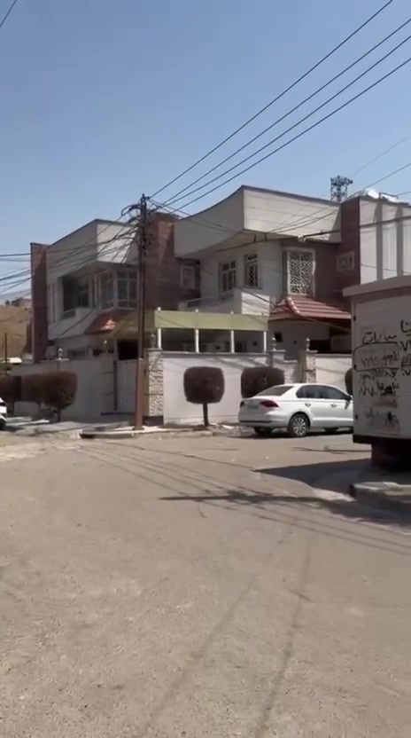 بيت للبيع⭕️ مميز جدا 
📍العنوان بغداد نفق الشرطة حي حطين 
البيت طابو باسمي
منطقة مميزا جدا وهادئة 
نزلت الكم الفيديو و الصور بشكل واضح
المساحة 150 متر
البناء درجة ممتازة و بناء حديث 
الاساس يكون رفت السمك مالته 80 سم ، طابوق 
الارضية مرمر ابيض الطابقين مع الدرج
و المحجر مال الدرجة خشب هاند ميد و حديد
الابواب صاج
الكهربائيات درجات ممتازة اي شخص ينتل لا سامح الله راح ينزل السيركت مباشرة

مخازن مخفية بالسقف بالطابقين موجودة
الي يهمه الموضوع يتصل على رقمي 
 ***********  دكتور محمد
