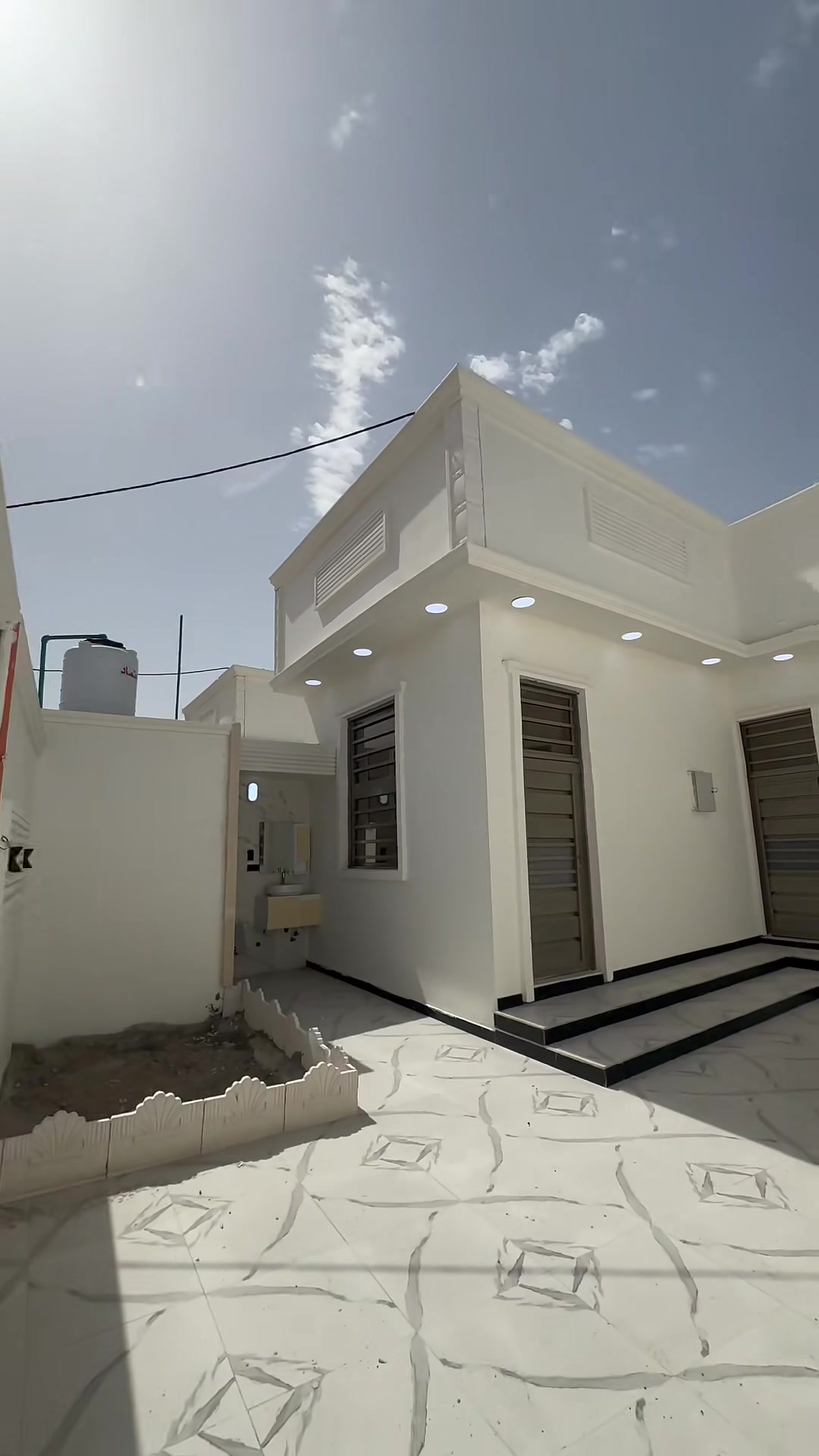 ‏دار سكن #المساحة 250 متر العنوان# البصرة #أبو الخصيب طريق سيد حامد السعر #المطلوب 130 قابل للتفاوض# البيت يحتوي #على ثلاث غرف منام# التفاصيل أكثر داخل الفيديو للاستفسار اتصال *********** سيد #حيدر للعقار 📞☎️￼￼
