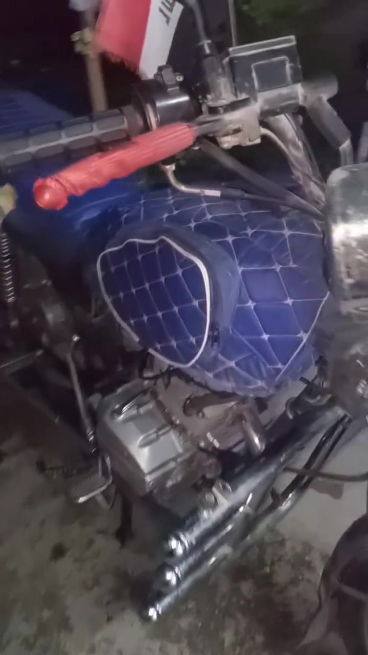 السلام عليكم الماطور للبيع موديل 2020 5كير مابي اي عيب ماطور نضيف محركو لا صرف ولا بخار محرك مفتوح مبدل ولفات كهربائيات شغاله سلف شغال بس باتري مالو ضعيف سعر 380وبي مجال بصيط الماطور مال جناي مكاني حي الخضراء الشراي يتصل عل رقم ***********
