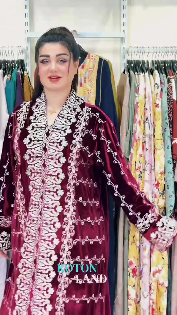 

نص مكتوب في الصور:
- COMING SOON