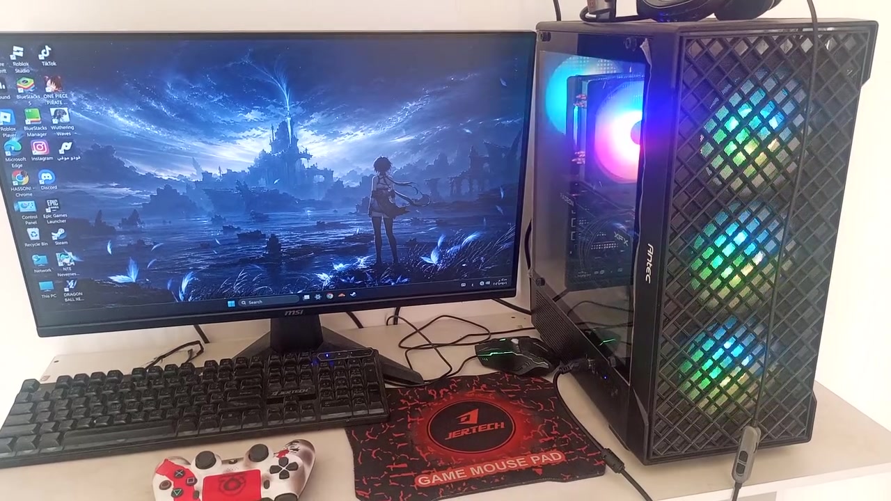 سيت أب قيمينج متكامل 2K للبيع (بحالة الزيرو / شبه جديد)
للبيع سيت أب ألعاب وصانع محتوى متكامل بالكامل، استخدام خفيف جداً يعني ابدا ما مستخدمه بسبب وقت عملي اقوى شيء ساعه باليوم لان اشتغل 14 ساعه باليوم على مدار(3 أشهر فقط) والقطع بحالة الجديد تماماً مع كامل كراتينها وأغراضها والضمان ايضا باقي له 9 اشهر كل القطع جديدة وما منزل اي برامج او العاب مكركه نهائيا تفحص قبل لا تاخذ العاب ستيم فقط شغلت عليه . جاهز للتشغيل مباشرة بدون الحاجة لشراء أي قطعة إضافية!
💻 مواصفات الـ PC:
 * المعالج: AMD Ryzen 5 5500
 * كرت الشاشة: XFX RX 6650 XT Swift 210 8GB (أداء قوي جداً بالألعاب)
 * المذربورد: ASUS Prime B450M-A II
 * الرامات: Corsair Vengeance RGB 16GB (2x8GB) 3200MHz DDR4
 * التخزين: M.2 NVMe 512GB High Speed
 * المبرد: Snowman C400 RGB (تبريد ممتاز ودرجات حرارة هادئة)
 * الباور سبلاي: Cooler Master Elite 700W 80+ White
 * الكيس: Antec VX320 مع 4 مراوح ARGB ومظهر عصري
🖥️ الشاشة والملحقات المرفقة:
 * الشاشة: MSI MAG G275QF دقة 2K (QHD) بحجم 27 إنش، تردد 180Hz ولوحة Rapid IPS (ألوان رهيبة وسرعة استجابة 0.5ms).
 * جهاز حماية: Rock Online UPS 1KV (بطاريتين للحماية من انقطاع الكهرباء).
 * الملحقات: كُمبو Tiger (ماوس + كيبورد + سماعة).
 * 🎁 هدية خاصة مع البيعة: سماعة ألعاب احترافية PIVA Gaming Headset بحالة ممتازة! واستخدام ايضا شهرين تقريباً 
🎮 الأداء:
يشغل جميع الألعاب الحديثة (Genshin Impact, God of War, Wuthering Waves, Pubg, COD, GTA V...) بأعلى إعدادات وبفريمات عالية وسلسة جداً على دقة 1080p و2K.
💰 السعر: 1,550,000 دينار عراقي (مليون وخمسمائة وخمسون ألف) - بي مجال بسيط للشراي الجاد.
📍 المكان: بغداد (مع إمكانية المعاينة والفحص الكامل قبل الشراء). كارتون كله موجود وجديد 
📞 لتواصل والإنقاص الجاد: أرسل رسالة خاصة أو اتصل على الرقم: ***********
