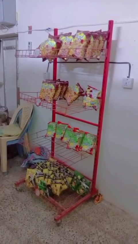يا الله إسلام عليكم عارضات عامودي مستخدم نضيف شرط النضافه وشغل ورفوف وسلات مال جبس وكلشي واضح بلمنشور  وحته مواد موجوده سعر خاص وبيهن مجال للطيبين العنوان بغداد الجديده رقم*********** متواجد خاص
