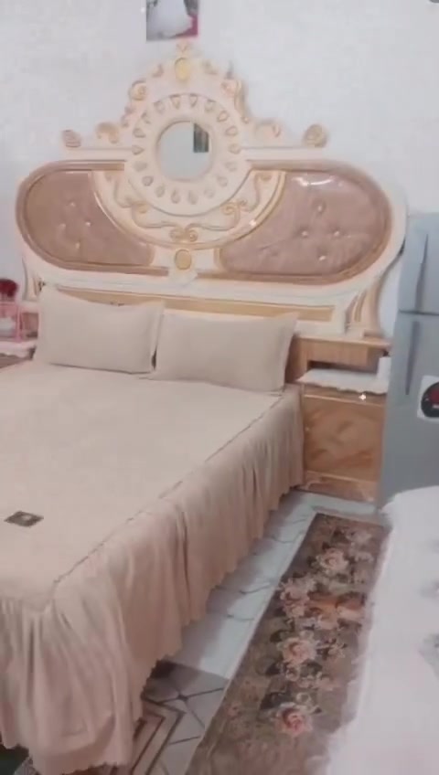 سلام عليكم غرفه نوم صاج عراقي غرفه جديده مابيه اي ضرر سعر ٧٠٠وبيه مجال بسيط مكان بغداد الحسينيه الراشديه  الاستفسار ع واتساب فقط ***********
