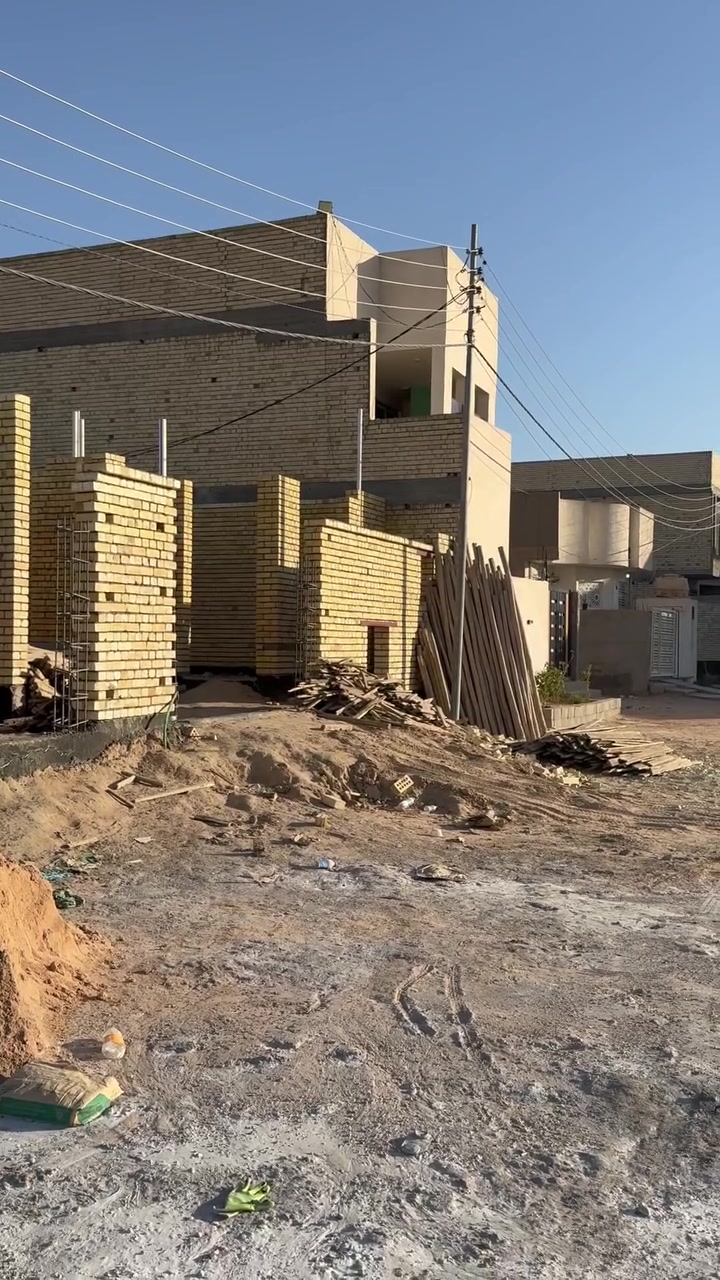 السلام عليكم إخوانا وزبائننا الكرام 🌹
اليوم وفرنا لكم قطع أراضي طابو صرف في كربلاء المقدسة – حي موظفين الحر، بموقع مميز قرب المستشفى التركي وخلف حدائق العتبة، ضمن قطاع 38 وقطاع 39.

🔹 أسعار مناسبة جداً

🔹 سعر المية متر يبدأ من 43 مليون ويصل إلى 50 مليون، حسب الموقع والطلب.

🔹 طابو صرف وجاهز للتحويل.

🔹 الحي متوفر بيه ماء، كهرباء، مولدة خط ذهبي، وإنترنت.

🔹 شارع الأربعين الخلفي مبلط، وباقي الخدمات إن شاء الله جايه.

إخوان، موقع مميز وخدمات متكاملة وأسعار مناسبة للسكن والاستثمار.

📞 للاستفسار والتفاصيل، راسلونا خاص أو على الواتساب، وإحنا بخدمتكم دائماً. *********** حجي حيدر
