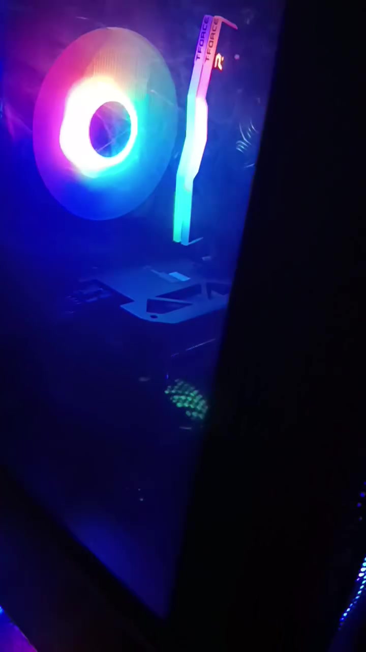 تجميعه للبيع
مواصفات التجميعه  

• المعالج (CPU): AMD Ryzen 5 5500

 كرت الشاشة (GPU): ASUS NVIDIA  RTX 4060

 الذاكرة العشوائية 8+8(RAM)  3600MHz

 التخزين  Lexar 1TB M.2  SSD

Power Supply  600W

 الكيس  Mass

gigabait b450m
سعر مليون وخمسين ألف 
***********
