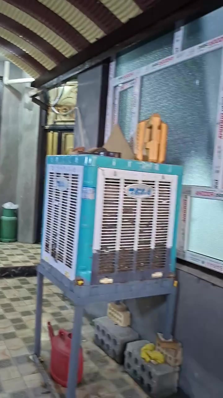 الله بالخير بيت ١٨٠ متر بالعطيشي حي الرسول خلف المستشفى ع شارع الحولي وجه السايدين الحولي التجاري البيت ٤ غرف نوم ستقبال صاله مطبخ طابقين فوك حمام مع غرفتين نوم بناء طابوك مسلح غرفتين جوه ارضيه كاشي بوب الخشب صاج الحديد تفصال بيت مابي نقص بس جيب غراضك وتسكن جميع الخدمات باقي تفاصيل خاص ***********

