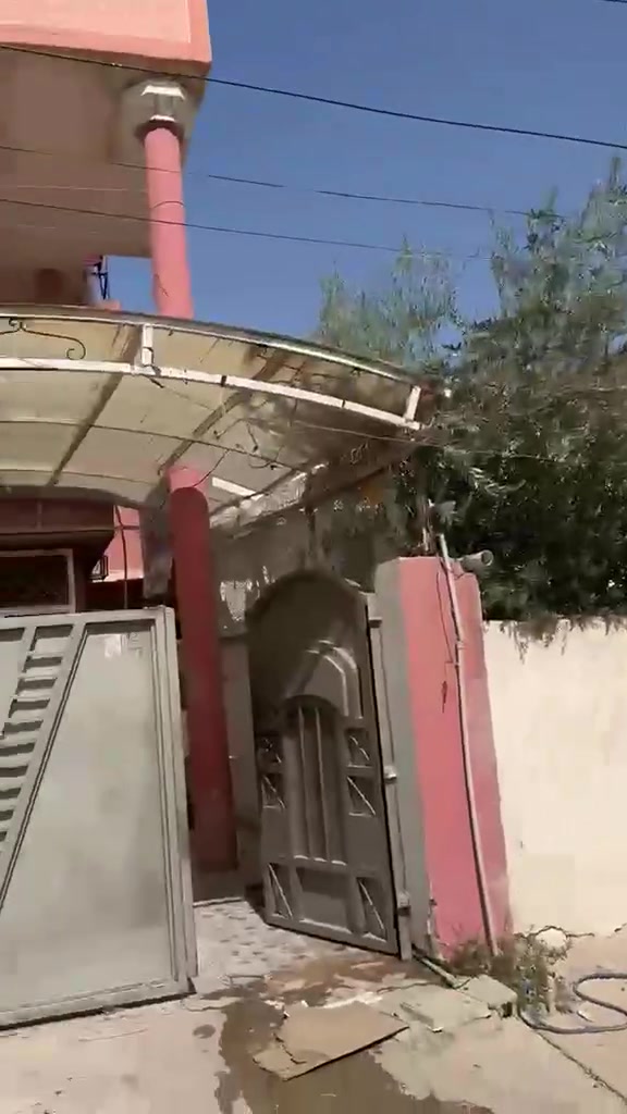 السلام. عليكم اعلان جديد ،🏘️🏘️ 
دار 200م طابقين للإيجار 
يتكون  الطابق الأول من كراج سياره استقبال هول  مطبخ 2غرفه نوم
صحيات حديقه 
ط الثاني 2غرفه +صحيات
العنوان حي الواسطي قرب جامع وتكية سيد عواد 
 الماء +كهرباء على المستأجر 
ايجاره 450الف  .
للمزيد من المعلومات الاتصال والاستفسار بالارقام
☎️***********  ابو محمد وتساب
☎️*********** ابو علي 
او مراجعه مكتب زهرة الخليج حي الواسطي مقابل شقق الغاز السادين القديم عيادة دكتوره سلوى البياتي وصيدلية صوفيانستقبل جميع عروض البيع والشراء وتأجر العقارات والمحلات.تحياتنا لجميع الزبائن االكرام.
