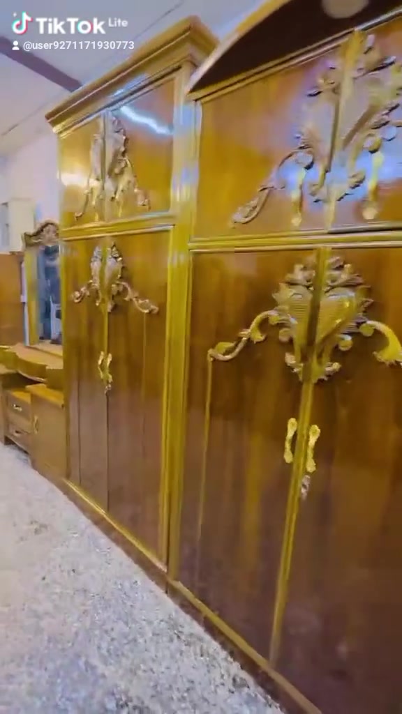 غرفة نوم • تخت موجود • توصيل الانبار