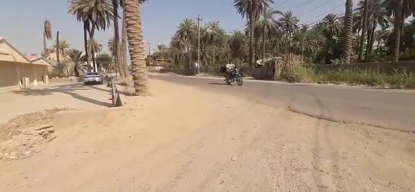 سلام عليكم يوجد مزرعه للبيع مساحه 3300 متر  واجها 30ونزال 110 متر  سند 25 مزرعه حلوه مجهزه بالكامل من مكان استراحه وحمامات ومسبح مثل ما موضح  بالفيديو  موقعها بغداد الراشديه منطقه الفحامه صايره على شارع الرئيسي الرابط بين جزيره بغداد والراشديه موقعها حلو 
للاستفسار 
***********  واتساب
***********
