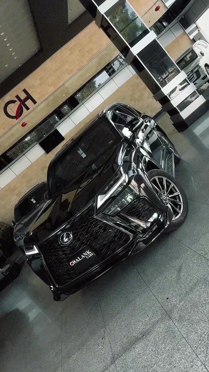 Lexus LX600 F Sport F1

السنة: 2024
الممشى: 29,000 كم
الحالة: ضمان شركة SAS
الموقع: دهوك

المحرك ونظام الدفع:

* محرك V6 سعة 3.4 لتر Twin-Turbo
* القوة: 409 حصان
* العزم: 650 نيوتن متر
* ناقل حركة أوتوماتيك 10 سرعات
* نظام دفع 4WD

المواصفات:

* فئة F Sport F1
* شاشة وسطية كبيرة
* شاشة معلومات للسائق
* Apple CarPlay + Android Auto
* كاميرات 360°
* حساسات أمامية وخلفية
* رادار أمامي
* مقاعد جلد رياضية
* مقاعد أمامية كهربائية مع ذاكرة
* تدفئة وتبريد المقاعد
* فتحة سقف بانوراما
* نظام صوت Mark Levinson
* دخول وتشغيل ذكي
* إضاءة داخلية Ambient Lighting
* Head-Up Display
* أنظمة أمان ومساعدة السائق
* مصابيح LED
* جنوط F Sport

📞 ***********
شركة جلنك وليد صبري – دهوك

#Chalank_cars_duhok
