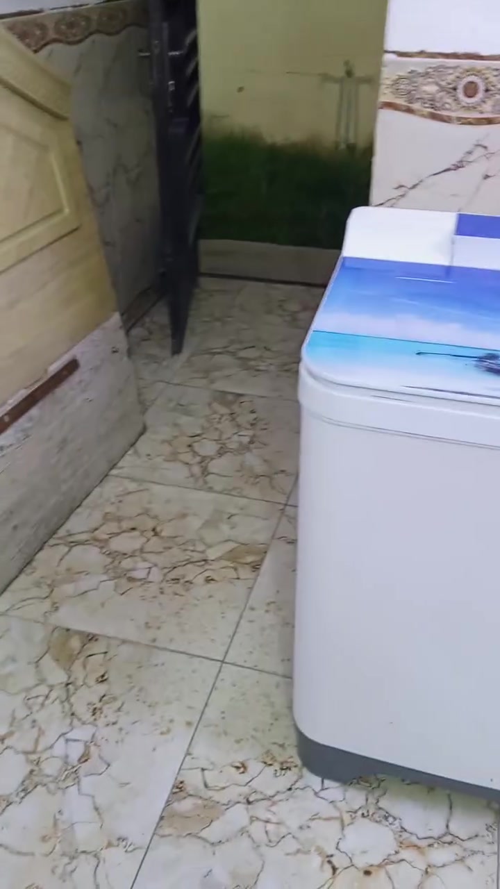 السلام عليگم دار للبيع في هور رجب خلف مجلس البلدي دائرة الزراعة 200 م بيت گلش نظيف يحتوي على غرفتين وصالة ومطبخ وحديقة وسطحين 
للأستفسار : واتساب فقط 
***********
