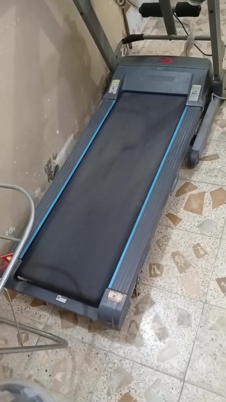 🏋️‍♂️ جهاز جري (تريدمل) جبلي ممتاّز جداً للبيع! 🏋️‍♂️
المواصفات والتفاصيل:
النوع: House Gym (نوعية ممتازة ومتينة جداً).
النظام: جبلي (يصعد وينزل - خاصية الانحدار) لحرق دهون أفضل وتمرين أقوى.
السرعة والتحكم: برامج تمرين متعددة وشاشة رقمية واضحة لعرض الوقت، السرعة، والمسافة، مع لوحة تحكم سهلة وأزرار اختصار للسرعة.
النظافة والحالة: الجهاز بحالة ممتازة وجاهز للاستخدام الفوري.
💰 السعر: 350 ألف دينار (وبيه مجال للشراي، تدلل وما يصير خاطرك إلا طيب).
📍 العنوان: النجف - حي المكرمة (مقابل الملعب).***********
