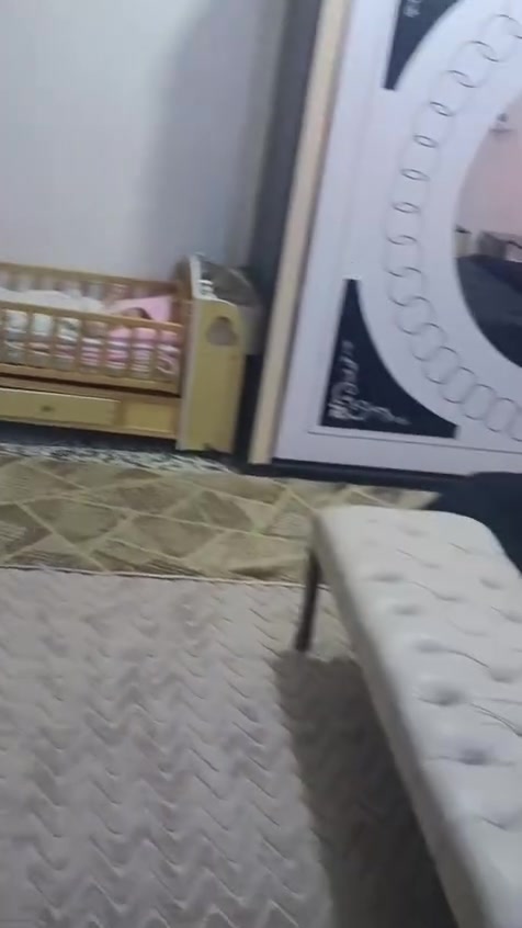 السلام وعليكم من رخصت الدمن غرفة نوم للبيع نضيفة وحلوة مثل ما موضح بل فيديو 
العنوان بغداد جسر ديالى القديم خابر وتدلل ***********
