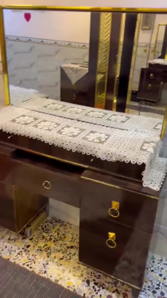 غرفه صاج سعرها 750 نقل وشد علينه ما بيها كل ضرر ونظافه 100/100 ارجو الاتصال عل هاذا الرقم ***********
