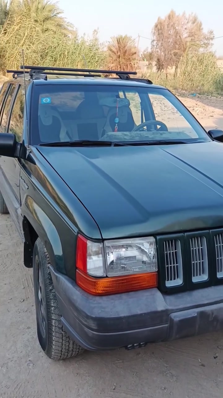 سلام عليكم  منرخصه مدير الكروب جيب شيروكي ٩٥ سياره ابلاديه وحلوه لاخياس ولاصبغ بس البنيد جارد ومصبوغ رقم بغداد امداور شرط سعر ٤٥ قفل هاتف ***********
