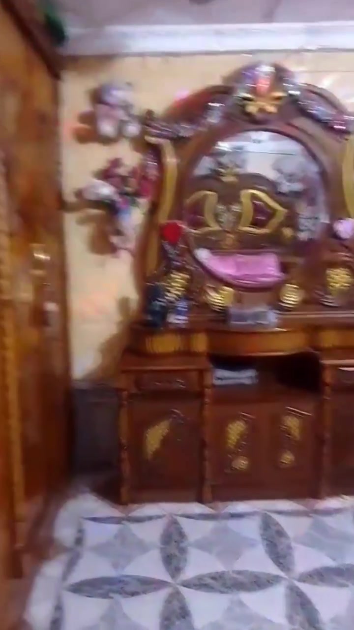 غرفة خشب • للبيع