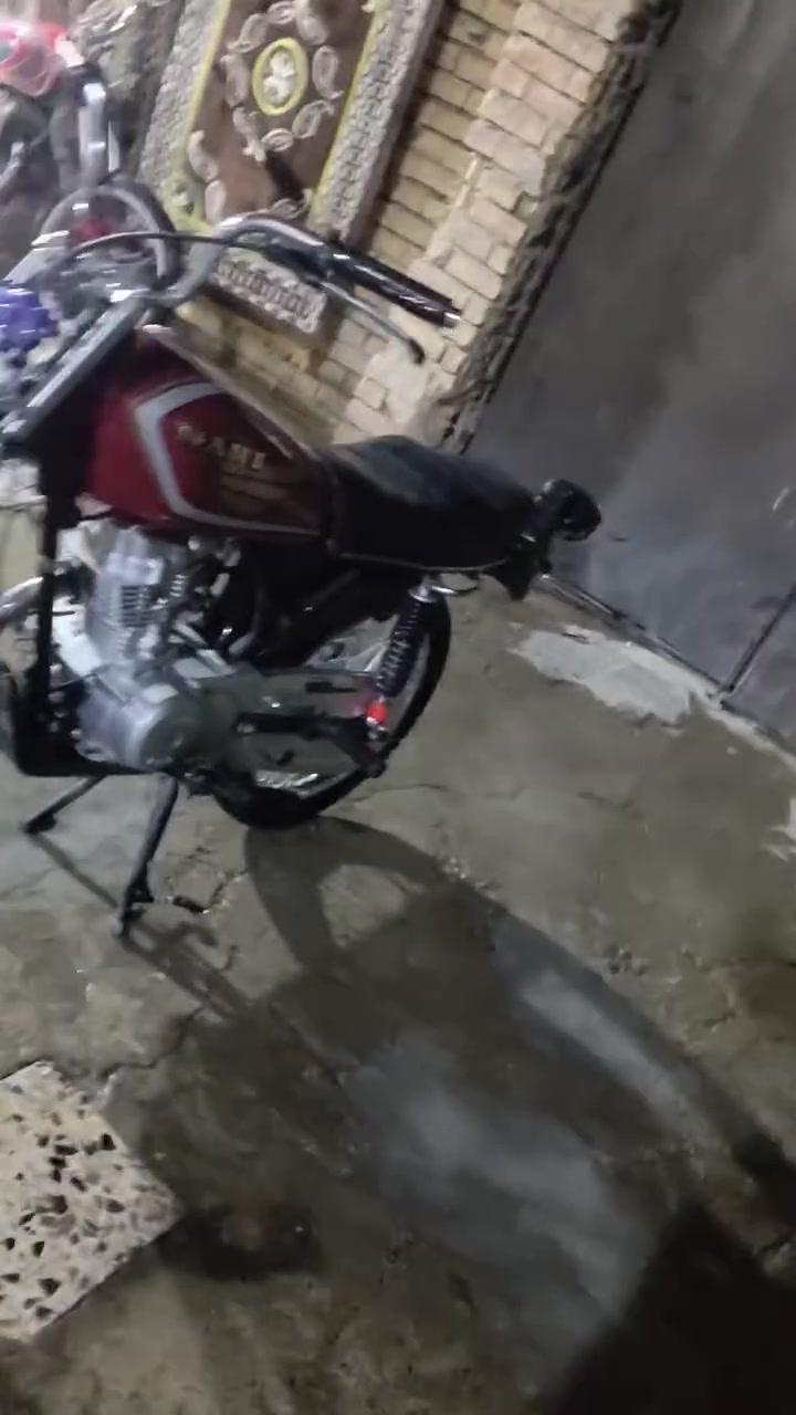 السلام عليكم دراجه للبيع  اوراق اصولي شاصي 20 وغراض كله 26 دراجه جديده وخير من الله المكان الناصريه قضاء الدوايه ما متواجد خاص للاستفسار *********** السعر  ب900 وبيها مجال
