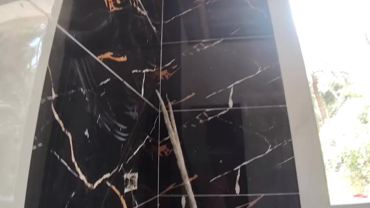 خلفه سراميك جداري وارضي متفرغ حالين شغل درجه اولئ تصل ***********
