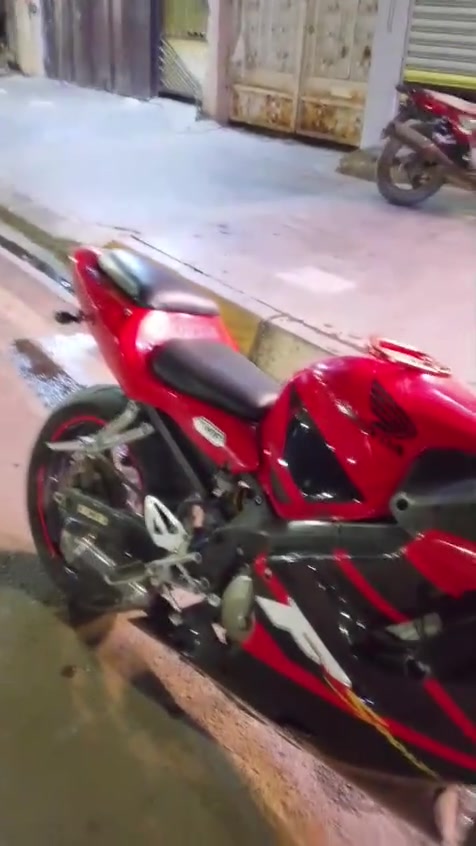 مرحبا عيني عندي هوندا f4i محرك 600cc موديل 2004 مكفوله كير محرك ضفيره السعر 30 ورقه بيها مجال بسيط كلش نظيفه كلشي مابيها تجي تشوفها بعينك مكاني الدجيل ما أبيعها اني جديده بس لان متوازي ع بيعتها تحب تفتهم تفاصيل اكثر رقمي ***********
