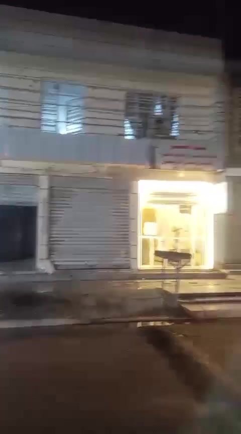 السلام عليكم محل لايجار العبيدي شارع عشرين نزال محل ٨ والعرض ٣ اتصال *********** قرب شارع ام البنين المحل بي صحيات
