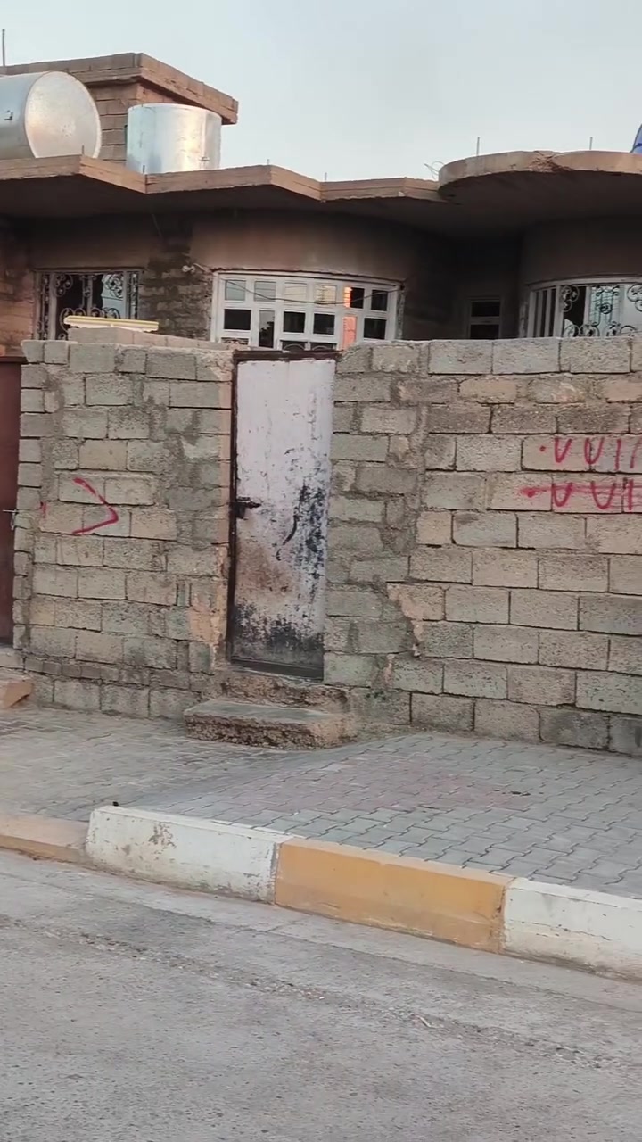السلام عليكم
وفرتلكم دار 🏠 
سكنيه للبيع 
بيجي شارع 30
مساحه 400متر
غرف نوم2 كل غرفه 5+4🏠 
استقبال 8+4.5🏠
 مطبخ  حار وبارد  🏠 
صاله  🏠 
للاستفسار لاتصال على الارقام
   
   *********** أبو محمد
