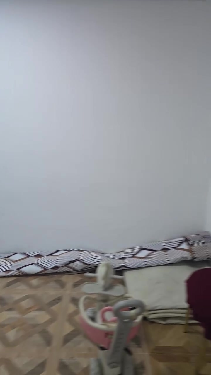 السلام عليكم بيت 100متر طابقين بناء جديد طابو صرف بسمي بيت كامل على اخر حبايه مابي نقص موقع ممتاز ثالث بيت عن الشارع ملحق المعلمين مقابل حي القادسية السعر 140 اتصال *********** يرهم مرواس

