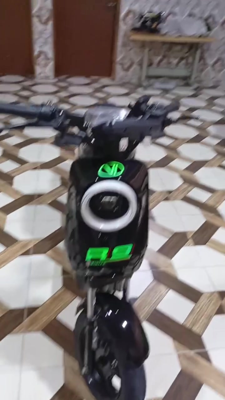 السلام عليكم شباب دراجه شحن R9 ما مستعمله اقل من الشهر شغاله كلشي ما بيها شلعتها مفوله كلش قويه شلعتها السعر 425 وبيها مجال رقم واتساب ***********
