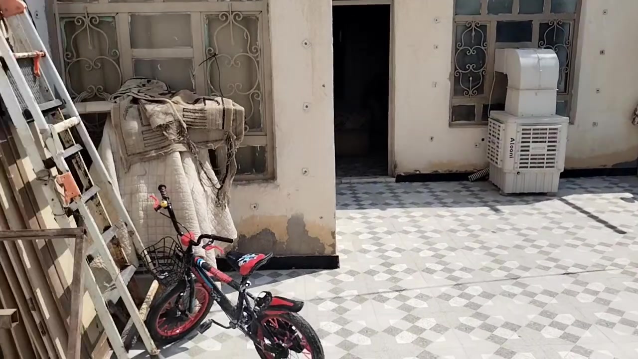 بيت زراعي للبيع مساحه 220 متر مكانه الفضليه حي العرب قرب حسينيه أصحاب الكساء يتكون من غرفتين وصالتين وديوانيه وصحيات داخليه وخارجيه وساحه جبيره السعر 48 وبي مجال للاستفسار ***********

نص مكتوب في الصور:
- HONOR X9a 64MP Triple Camera
- HONOR X9a
- 64MP Triple Camera
- O HONOR X9a