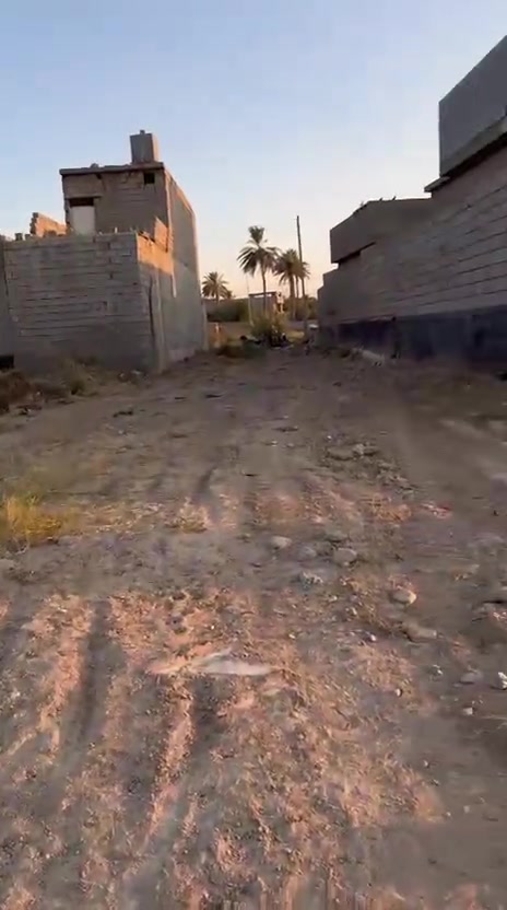 قطعه ارض للبيع مساحه 133م الواجه 7 النزال 19 العنوان دربونه العبيد خلف مضيف شيخ رعد التواصل *********** .
