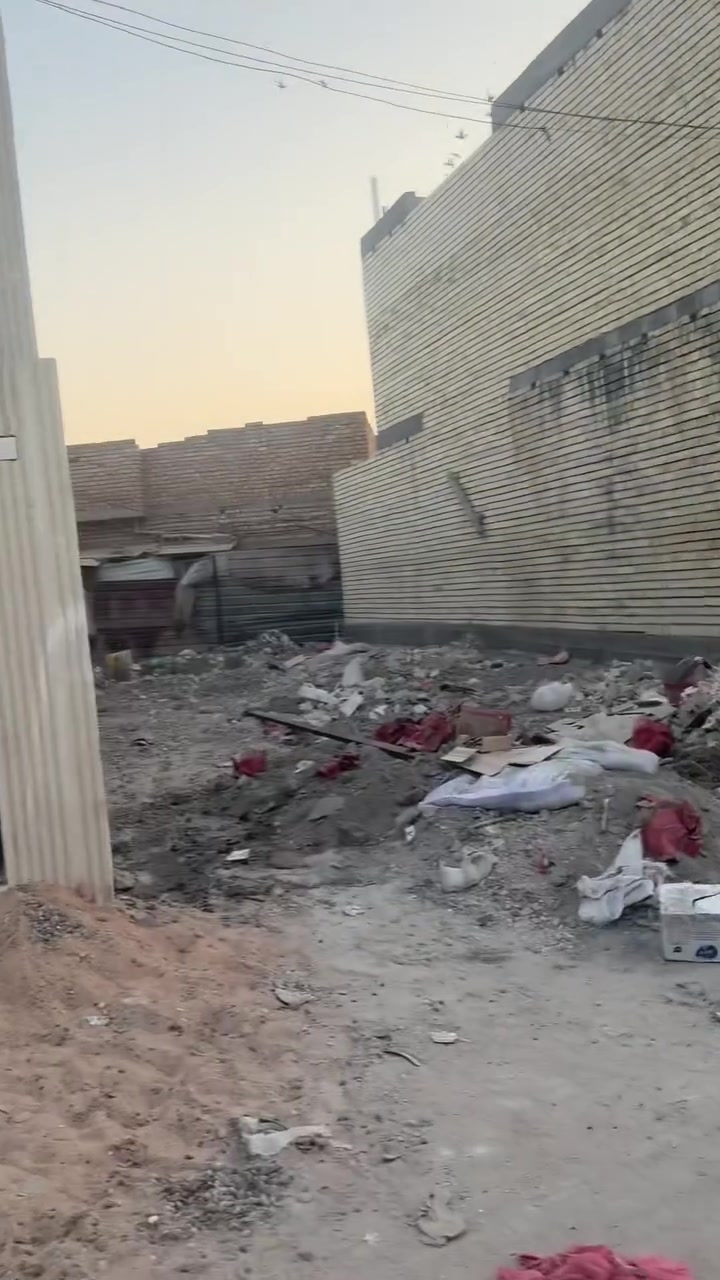 السلام عليكم بيت البيع المساحه ١٤٥متر العنوان الدوانم شارع ابو الحرار كامل البيت بناء حديث يحتوي على غرفتين نوم وستقبال ومطبخ وحولي وصحيات جاهز السكن السعر ١١٢مليون وبي مجال تصال ***********او مرسله الصفحه
