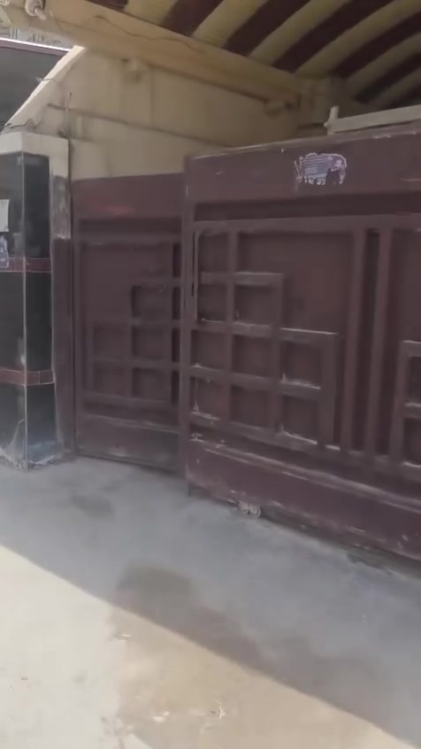 🏡 بيت للبيع – حي الجهاد 95  

📐 المساحة: 200 متر  
🛏️ 4 غرف  
🛋️ استقبال وهول  
🚿 2 حمامات داخلية  
🚻 1 حمام خارجي  

📍 العنوان: حي الجهاد 95  

📞 للاستفسار: ***********
