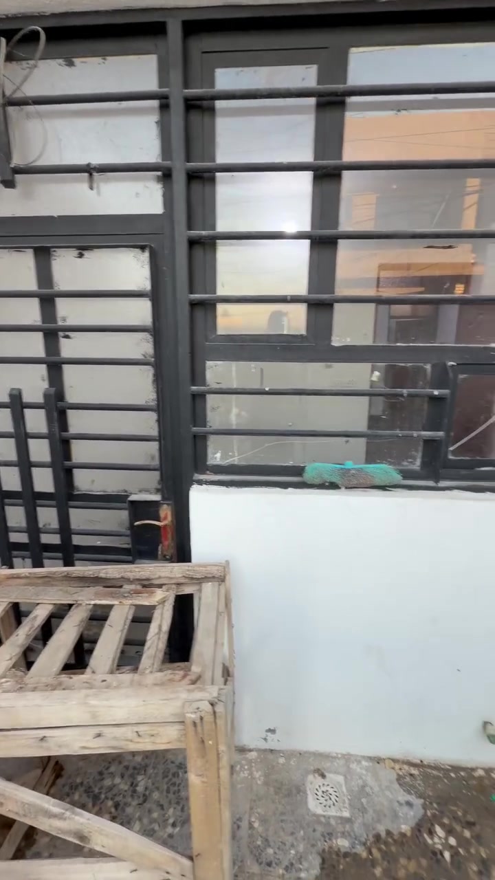 يتوفر بيت مستقل للإيجار في منطقة المكاسب يحتوي على استقبال ومطبخ وغرفه نوم مع حمامات عدد 2 خدمات كامله ماء كهرباء مدارس مركز صحي للاستفسار اكثر *********** واتس
