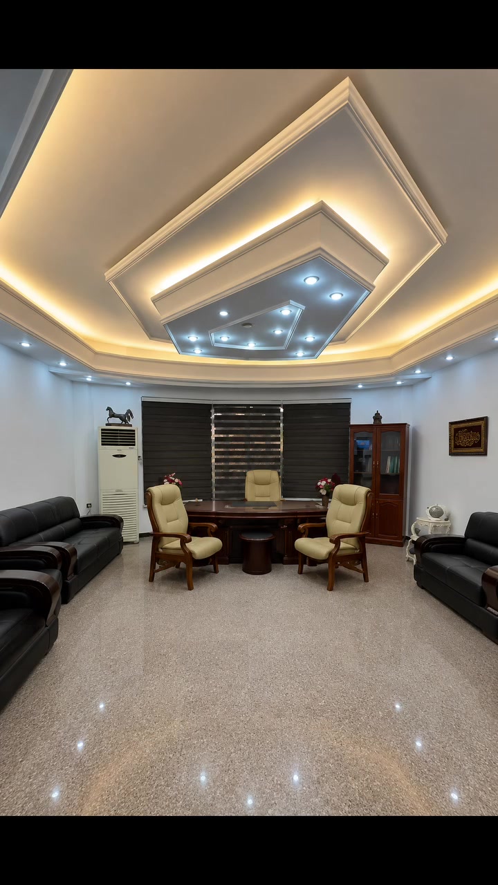 📍 دار للإيجار – المنصور / المهندسين

✨ فرصة مميزة في واحدة من أرقى مناطق المنصور، ركن على ثلاثة شوارع، مناسب للشركات، المنظمات، ومراكز التجميل.

📐 المساحة: 400م²
📍 ركن على ثلاثة شوارع
📏 الواجهة: 20م × 20م

🏠 مواصفات العقار: ⭕️ 4 غرف نوم ماستر
⭕️ مدخلان مستقلان
⭕️ موقف سيارات تحت الأرض
⭕️ مسبح داخل المنزل
⭕️ مطبخ مؤثث جزئيًا
⭕️ مكتب مؤثث جزئيًا
⭕️ غرفة خدم
⭕️ مخزن تحت الأرض
⭕️ مولدة خاصة بالبيت

🔹 الإيجار سنوي فقط

🎯 مناسب لـ: ⭕️ الشركات
⭕️ المنظمات
⭕️ مراكز التجميل

📞 للتواصل والاستفسار:
***********
📲 متوفر واتساب

🟩 نستقبل جميع العروض والطلبات العقارية.
🟩 نوفر تصويرًا احترافيًا وترويجًا مميزًا للعقارات.

✨ عقارات الأكرم… ثقتكم عنوان نجاحنا.

#عقارات_الأكرم #عقارات_بغداد #عقارات_العراق #المنصور #المهندسين #دار_للإيجار #شركات #منظمات #مراكز_تجميل #عقار #LuxuryHomes #BaghdadRealEstate #IraqRealEstate
