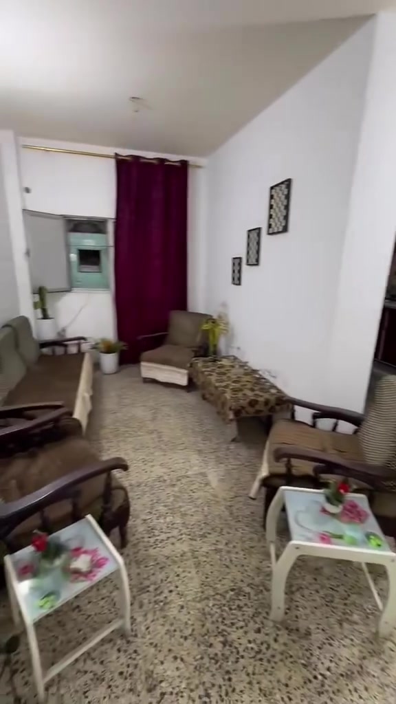 للايجار السلام عليكم ‏شقة ‏مؤثثه طابق اول مثل ماموضح امامكم شارع ابو جعفر المنصور مجاور الحلواني ايجار شهري مليون مع الخدمات استفسار اتصل ***********
