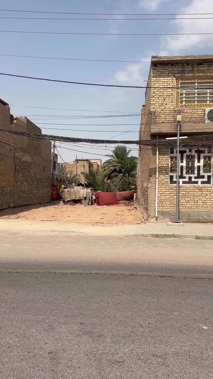 قطعه للبيع 100 متر تجاري في حي الجزيرة لاستفسار *********** مكتب الجزيره للعقار والمقاولات العامه
