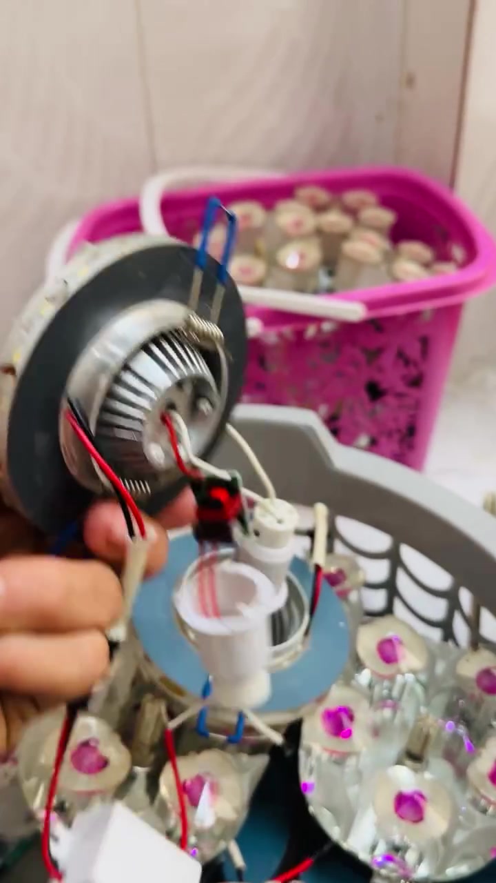 سلام عليكم انارة سقوف ثانوية مستعملة قليل 3 درازن ***********
