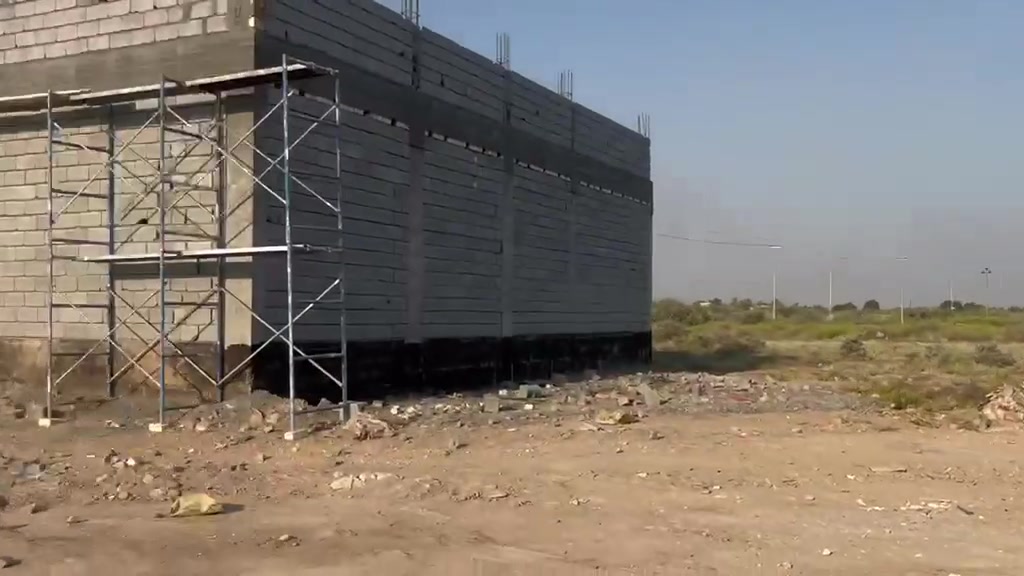 يوجد في قضاء المحمودية 
حولي المحمودية 
مقاطعة ال21 
300 م طابو صرف 
مفروزه
تبعد عن حولي المحمودية طريق كربلاء_بغداد 
60متر 
سعر خاص
•مكتب مجاز من غرفة تجارة بغداد 
وأيضا منصة عقاري لجميع التعاملات العقارية ••••
***********
***********
*********** (واتساب)
--العنوان مقابيل جوازات المحمودية  / دائرة الكهرباء 
يتوفر منصة عقاري /يتوفر محامي مختص للتعاملات العقارية 
‭
