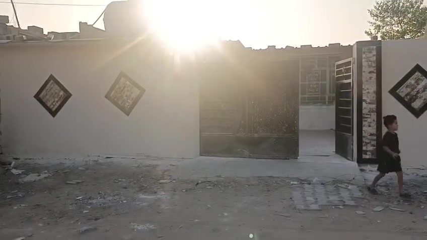 السلام عليكم بيت للبيع المساحة 180 متر منطقه حي الزهراء قرب حي الرحمه للاستفسار الاتصال على الرقم *********** أو واتساب ***********
