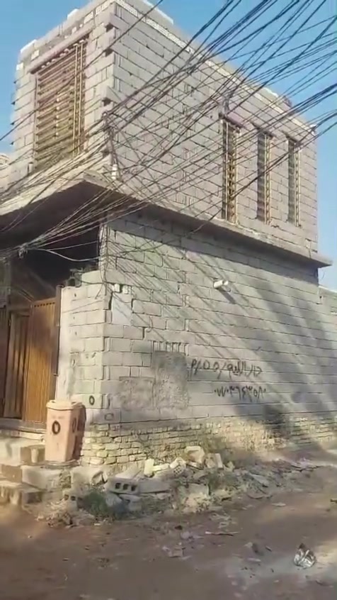 دار رهن لحر سواده شارع مدرسه لحسام لمساحه ٦٠ متر غرفه وستقبال وصاله ومطبخ وطارمه وحمام متواليت لبيت جديد مدت رهن سنه وقايل لتجديد***********
