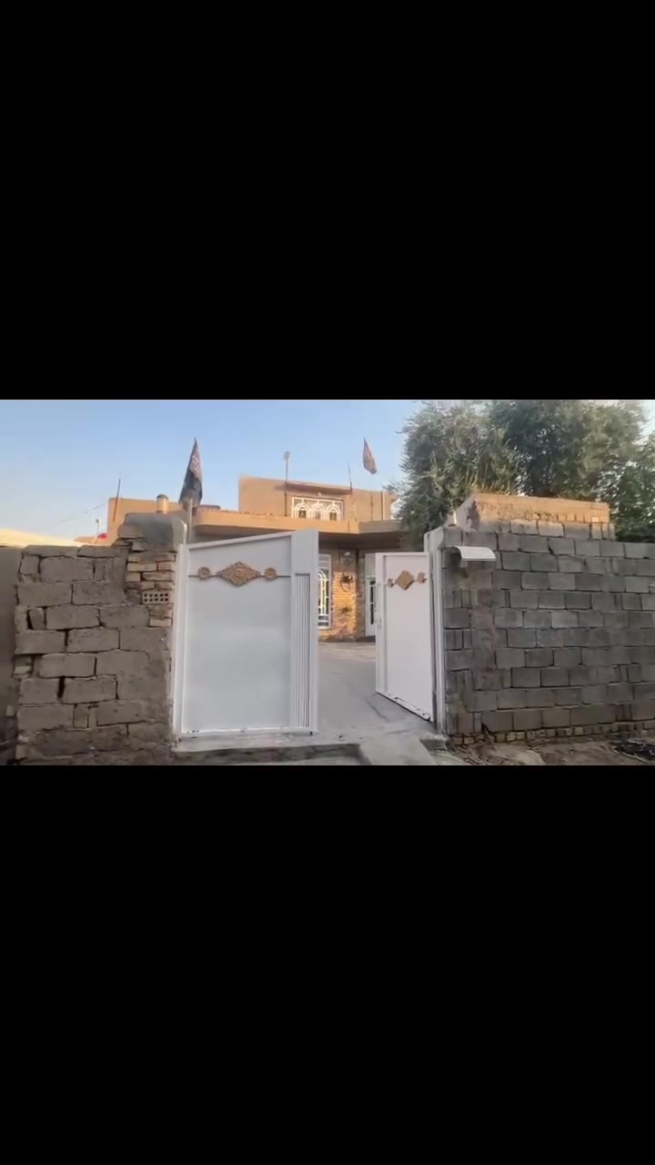 السلام عليكم 
بيت للبيع مساحه 300 موقع الدار قرب تقاطع العلويه شريفه بنت الحسن  خلف معمل المي الكاسات مجاور مسبح عشتار البيت كامل من كلشي نقص فقط أرضية وستاره 
محتوى البيت 
واجهيه 13 ونص 
كراج واسع 
حديقه مساحته حلوه
استقبال 8*4ونص
مطبخ 5*3 ونص
هول 12 *4 
غرف ثنين نفس المساحة 5*4 
للاستفسار  الاتصال على الارقام الآتيه 
***********/ ‏‪***********‬‏ الارقام بيه واتساب
