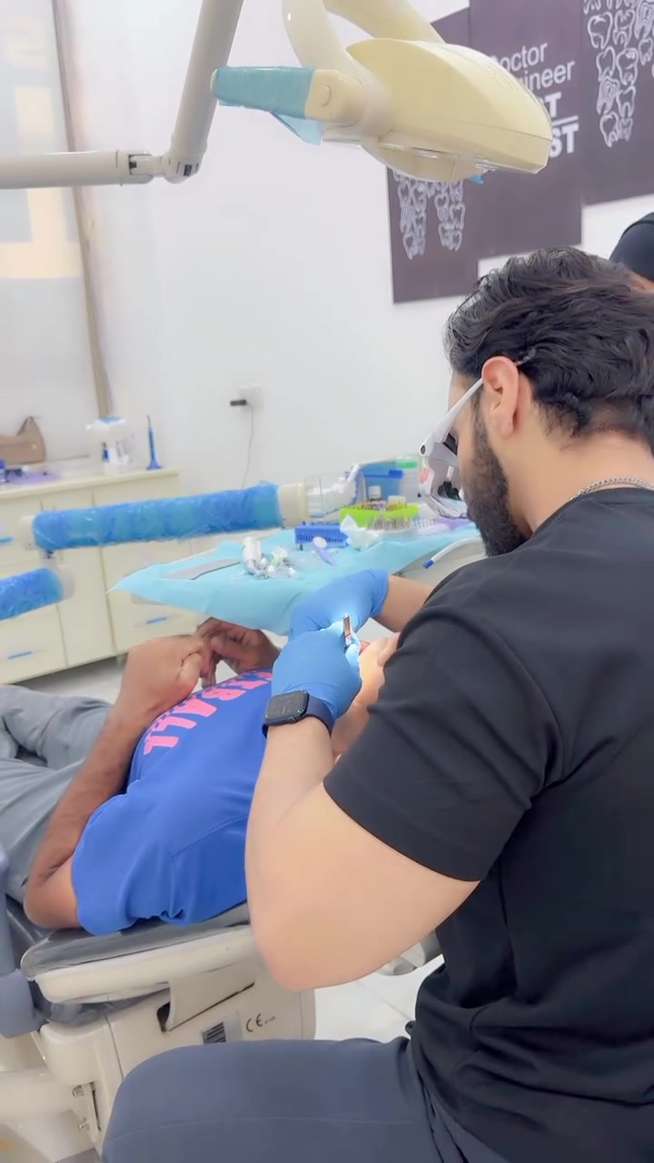 � ابتسامتك تبدأ من عناية صح.
في عيادة السفير لطب وجراحة الفم والأسنان نهتم بأدق التفاصيل، من التشخيص إلى إكمال العلاج، حتى نوصل لنتيجة تجمع بين الصحة، الوظيفة والجمال ✨

📍 بغداد – العبيدي / حي السفير
📞 للحجز والاستفسار: ***********
📲 Instagram: @dr.safeerclinic

نستقبلكم للحجز والاستشارة 🤍

#عيادة_السفير #طب_الاسنان #طبيب_اسنان #اسنان #علاج_الاسنان #تجميل_الاسنان #ابتسامة #ابتسامة
