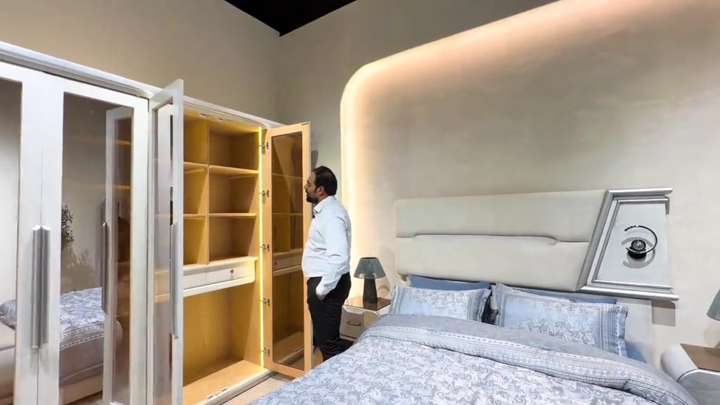 ⁨ موديل آشور  صارت النجارة بالعراق بتصاميم المودرن نوع الخشب داخل وخارج خشب سنديان طبيعي كل الغرفة كل الغرفة داخل وخارج خشب سنديان  الحشو الداخلي خشب چام  الوجه مصبوغ لون شمباني وطعيم ابيض الداخل مصبوغ لون السنديان الطبيعي  السرير التحت خشب رگم لوح ٦ ارجل ثقيل  كلشي بهاي الغرفة قابل للتغيير قياسات وإضافات لأن الغرفة نجارة مو مستورد ارتفاع الكنتور 235سم عرض الكنتور 330سم عرض زاوية الملابس 115سم يعني الكنتور وزاوية الملابس ضلع كامل 445سم  مرايا قيافة باب قلاب تعليگ ملابس مباشر كل الغرفة لبدات اناره مخفية  طابورية جلوس امام الميز اكيد  شازلون وفاترينا دبل مجر  عمل ضمن وجلة الدرجة الفاخرة  شركة الأفراح للأثاث العراقي  البيع بالنقد وبالأقساط ‏ غرفة نوم- اطقم قنفات - مفروشات - اخشاب تصنيع الأثاث  ‏العنوان محافظة واسط قضاء العزيزية قرب كراج بغداد مقابل مقهى حوران ‏التوصيل والشد مجاني إلى جميع محافظات العراق ‏خدمة استبدال الغرف العراقية القديمة بغرفة جديدة مع الاتفاق على الفرق ‏ خدمات ما بعد البيع لمدة سنة مجانية  *********** *********** *********** *********** *********** *********** #اثاث  #غرف_نوم #مودرن #ديكورات_داخلي  #العراق 
